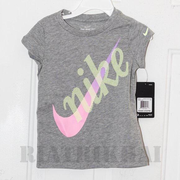 The Nike kids tee , Girl‎ - Picture 1 of 4